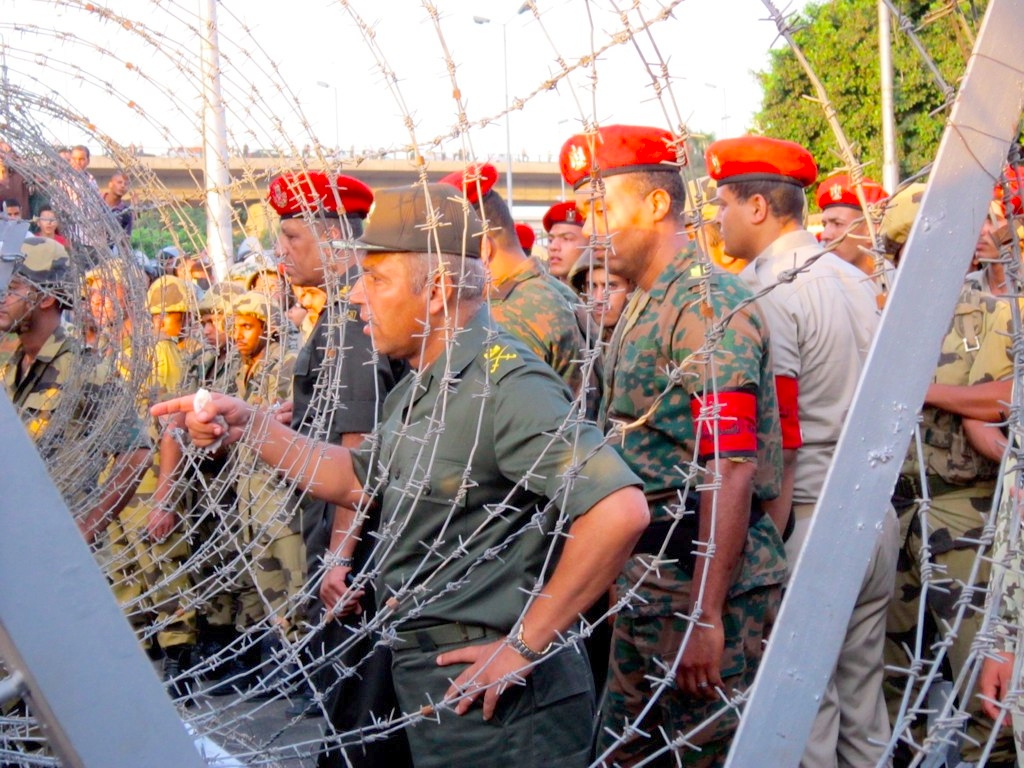 Image of Egyptian military behind barbed wire