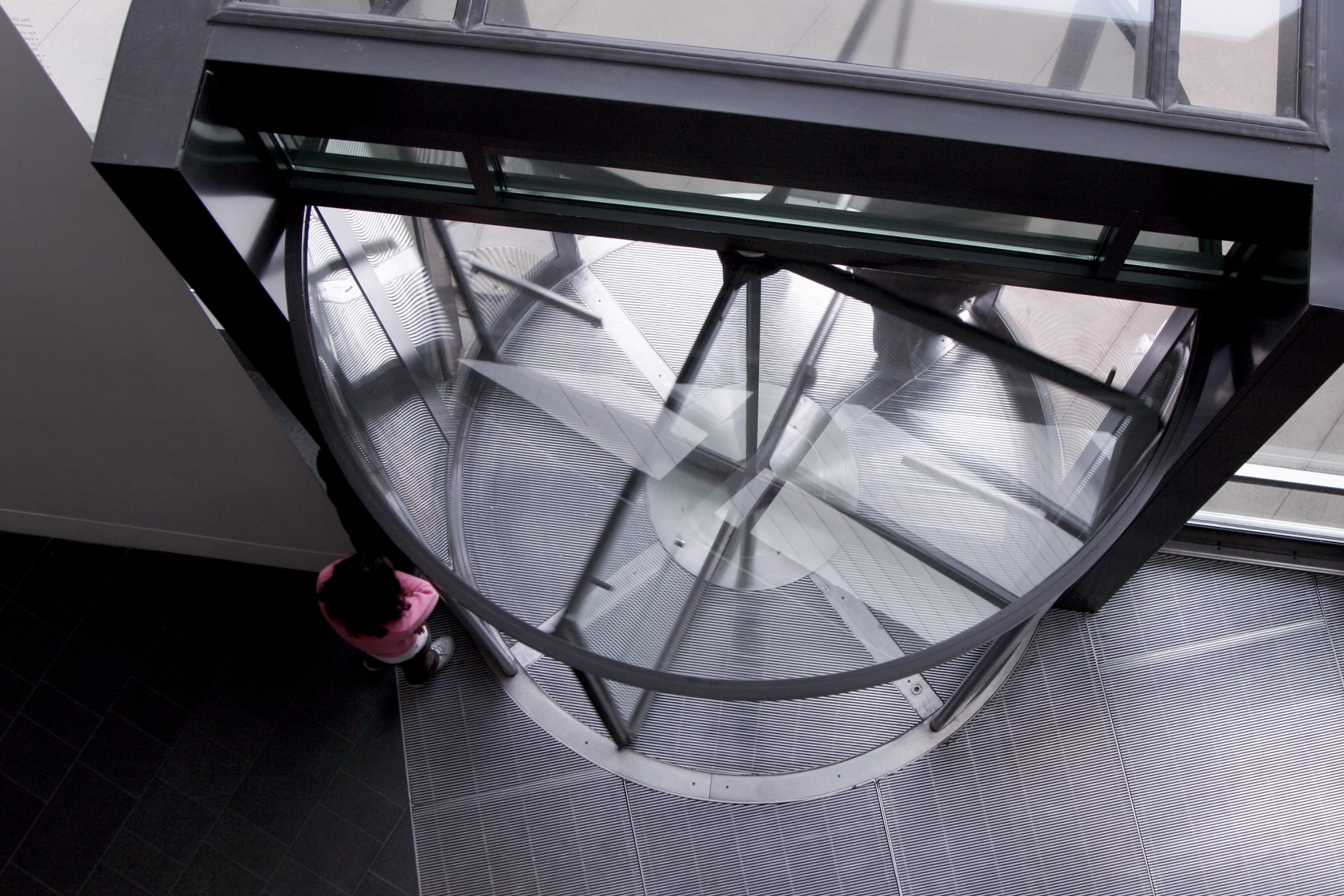 A picture of a revolving door