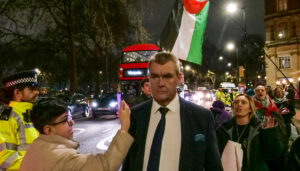 Lively protest against the lavish arms dealers dinner.